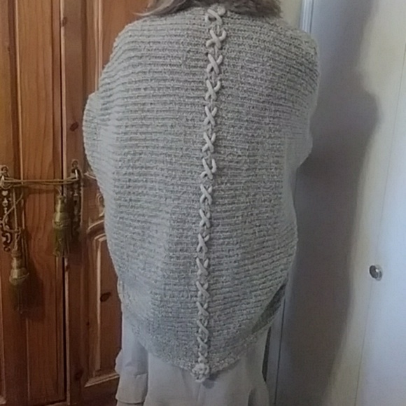 XOXO Beautiful faux fur collar sweater - Picture 4 of 8